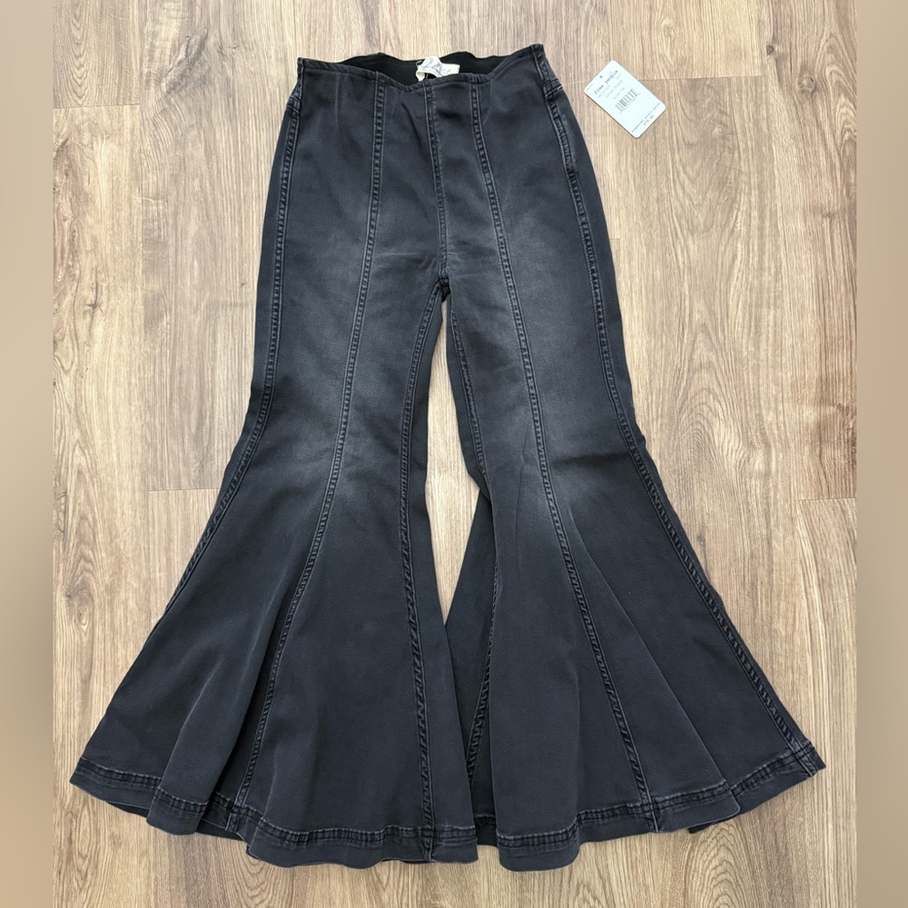 NWT FREE PEOPLE We The Free Flare Bell Bottom Faded Jeans. Size 24